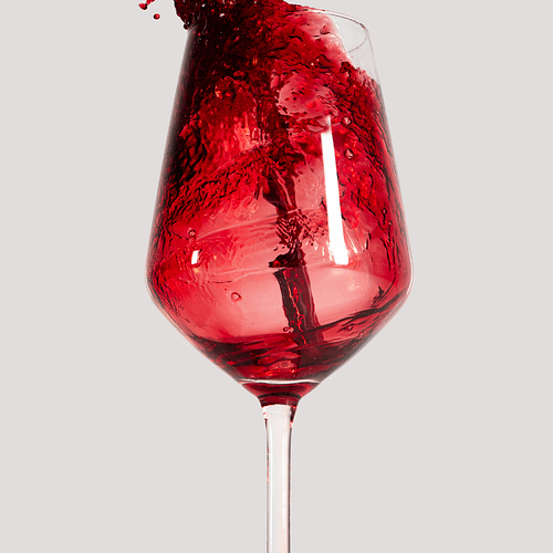 un verre de vin rouge